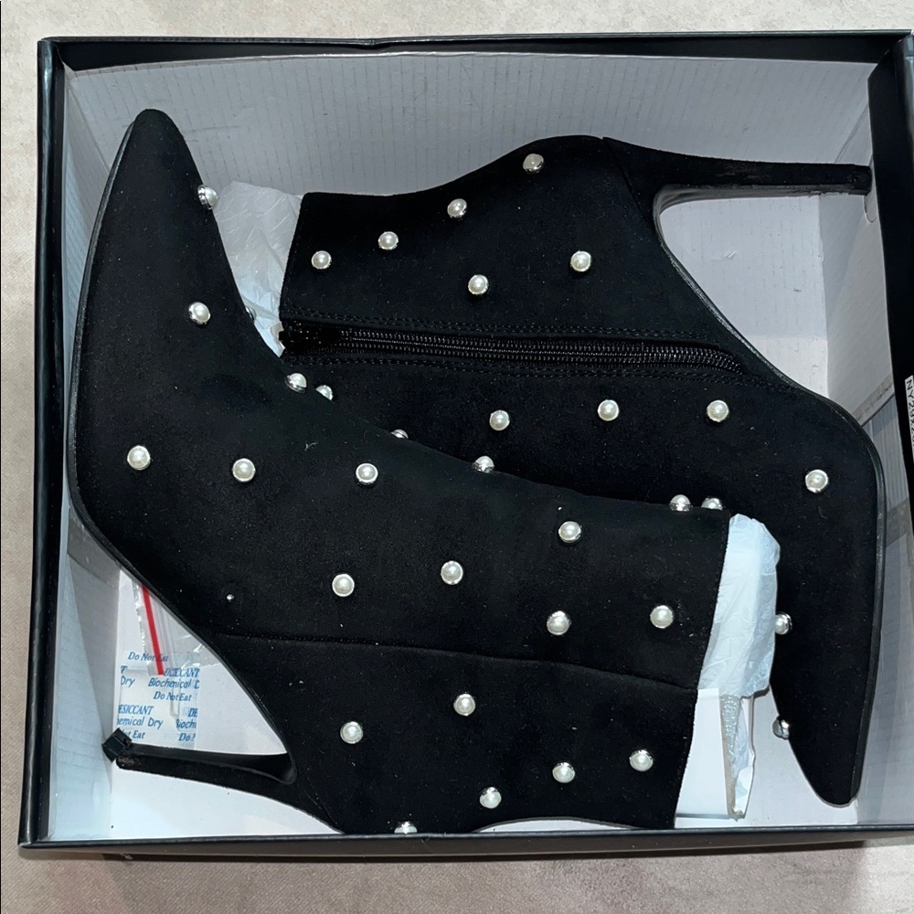 Women's Lulus Black Pearl-Embellished Suede Ankle Booties Size 7 *Flawed*